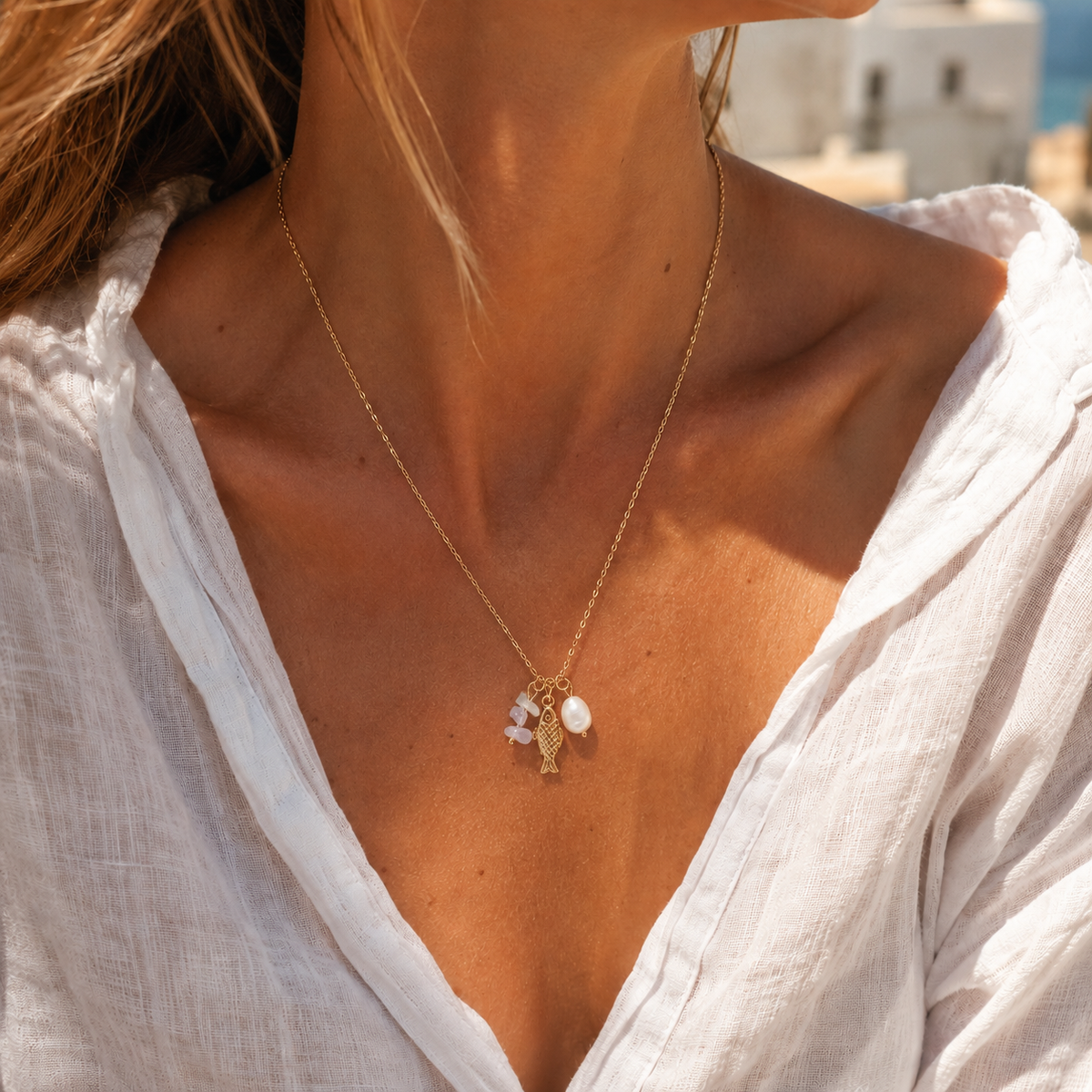 Marina Fish Charm Ketting – Gold & Pearl