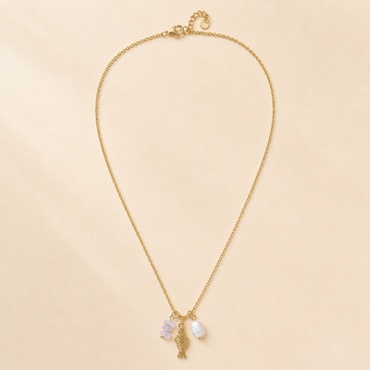 Marina Fish Charm Ketting – Gold & Pearl